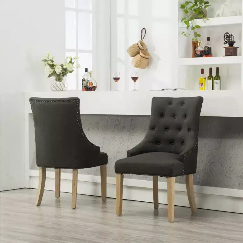 Sedie da hostess imbottite in legno massello con schienale ad ali e borchie, antracite