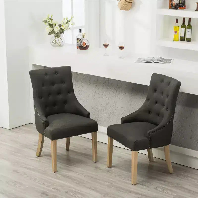 Sedie da hostess imbottite in legno massello con schienale ad ali e borchie, antracite